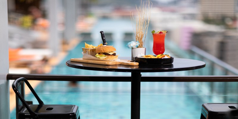 Skyline Rooftop & Corner Bar