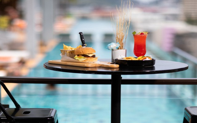 Skyline Rooftop & Corner Bar